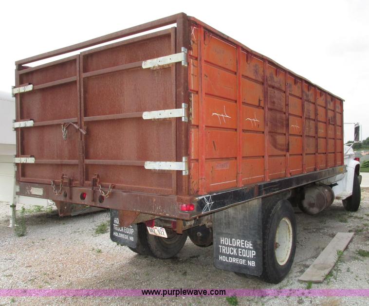 image for item F7432 1976 GMC C6500 dump truck