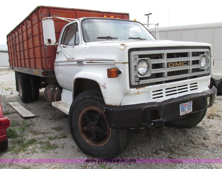 image for item F7432 1976 GMC C6500 dump truck