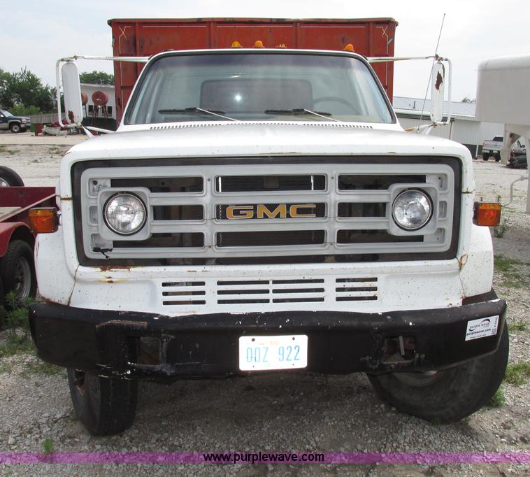 image for item F7432 1976 GMC C6500 dump truck