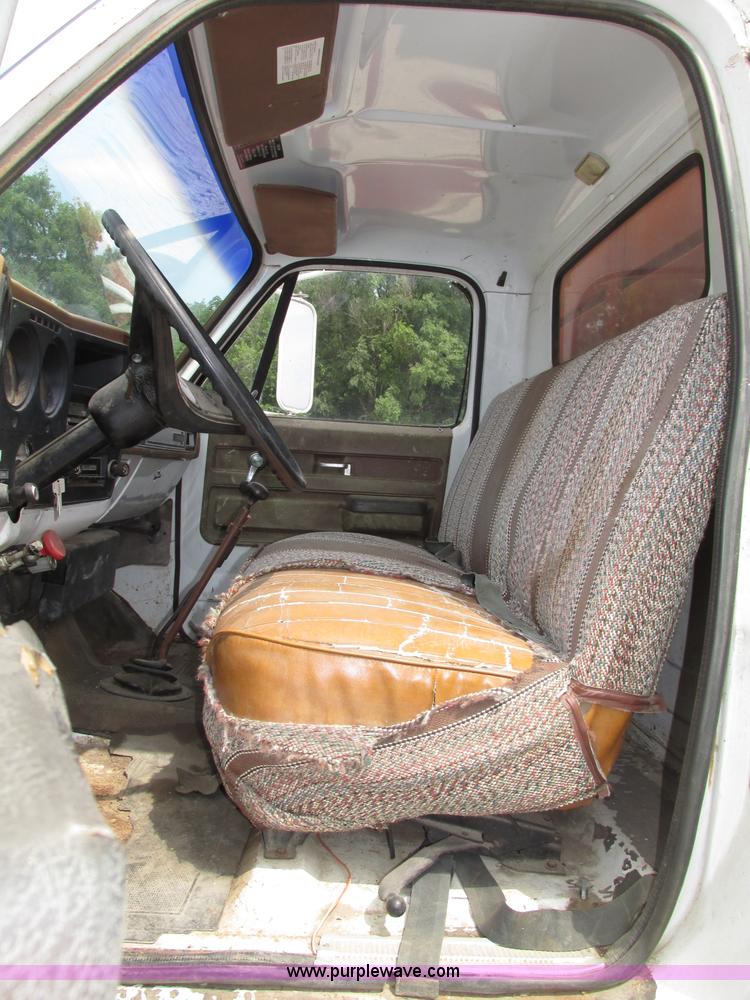 image for item F7432 1976 GMC C6500 dump truck