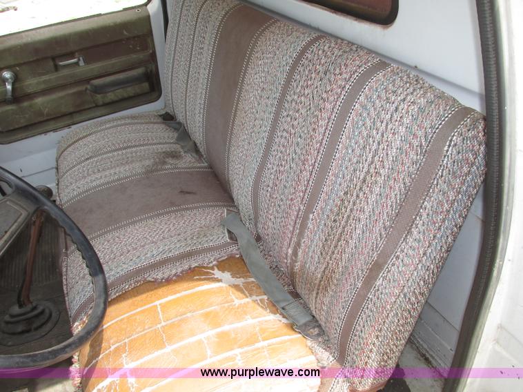 image for item F7432 1976 GMC C6500 dump truck