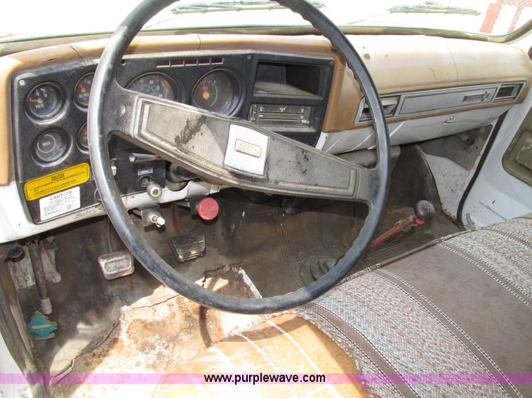 image for item F7432 1976 GMC C6500 dump truck