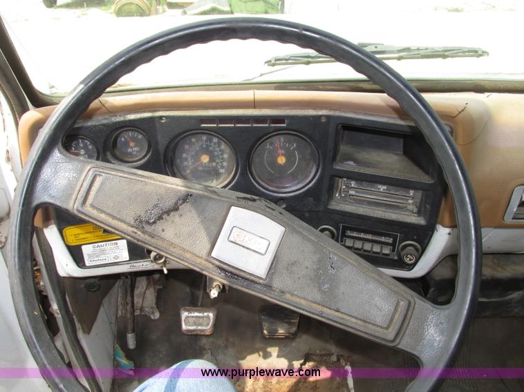 image for item F7432 1976 GMC C6500 dump truck