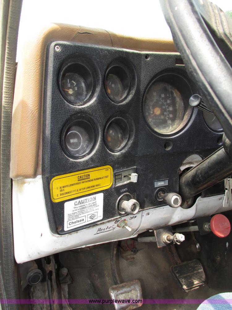 image for item F7432 1976 GMC C6500 dump truck