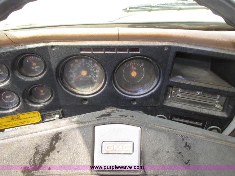 image for item F7432 1976 GMC C6500 dump truck