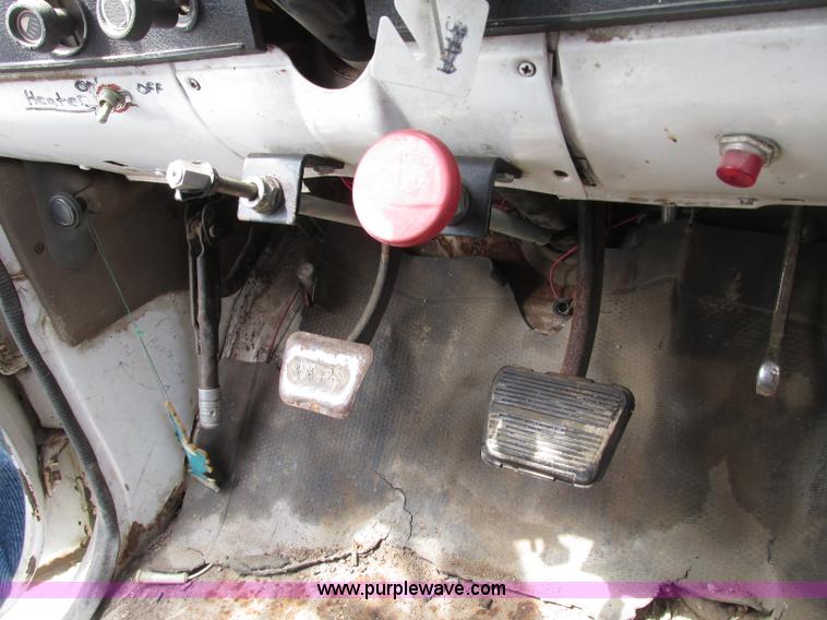 image for item F7432 1976 GMC C6500 dump truck