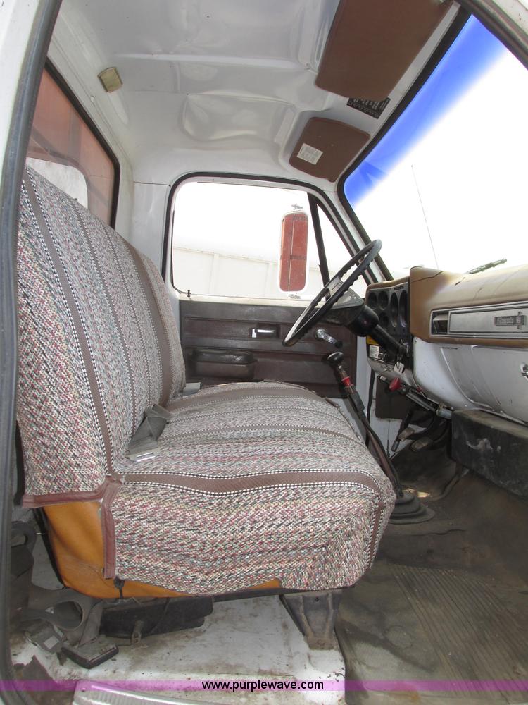 image for item F7432 1976 GMC C6500 dump truck