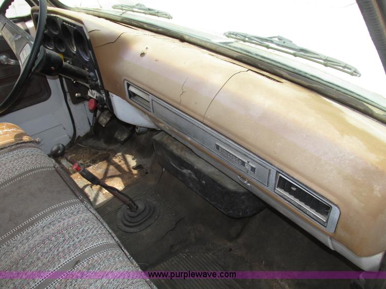 image for item F7432 1976 GMC C6500 dump truck