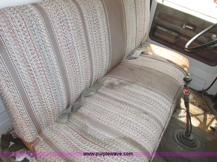 image for item F7432 1976 GMC C6500 dump truck