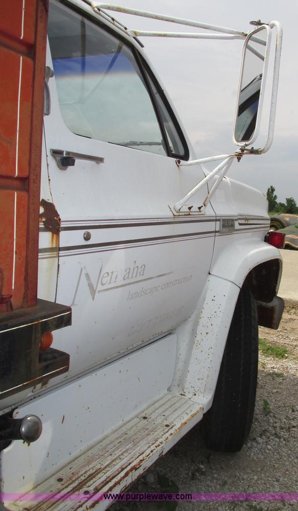 image for item F7432 1976 GMC C6500 dump truck