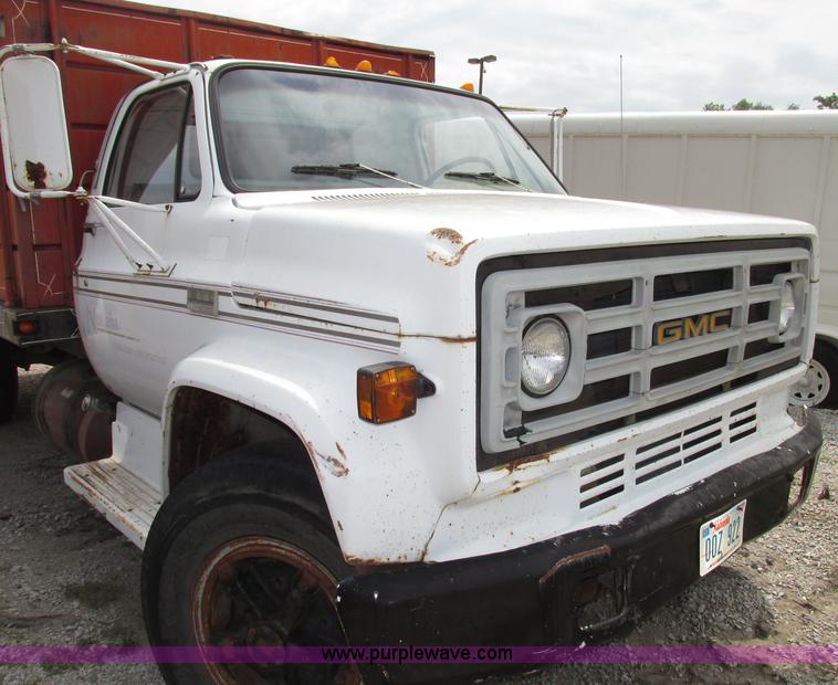 image for item F7432 1976 GMC C6500 dump truck