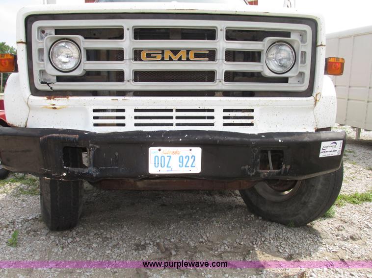 image for item F7432 1976 GMC C6500 dump truck