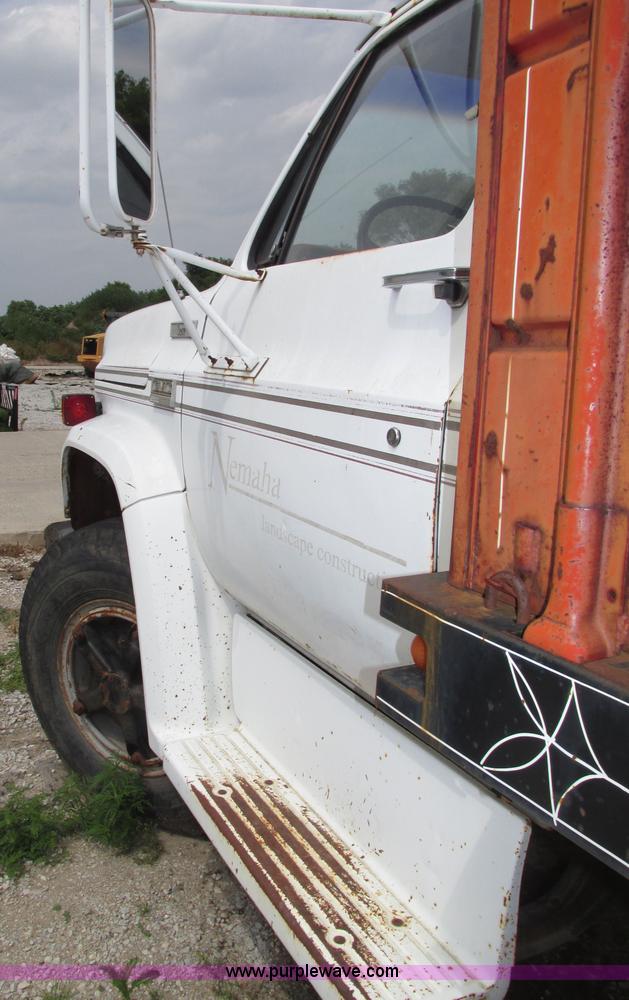image for item F7432 1976 GMC C6500 dump truck