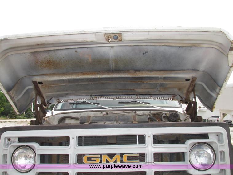 image for item F7432 1976 GMC C6500 dump truck