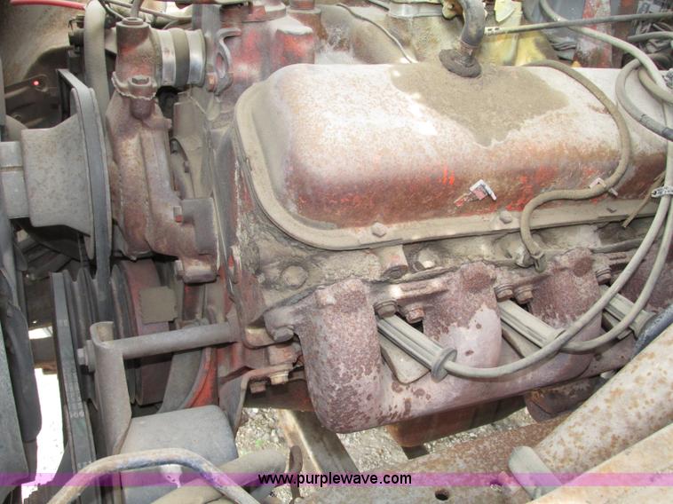 image for item F7432 1976 GMC C6500 dump truck