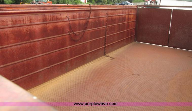 image for item F7432 1976 GMC C6500 dump truck