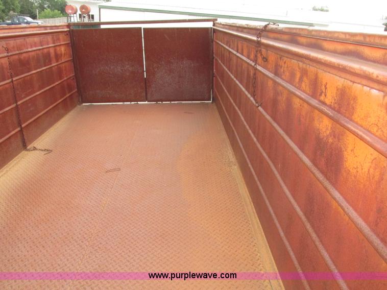 image for item F7432 1976 GMC C6500 dump truck