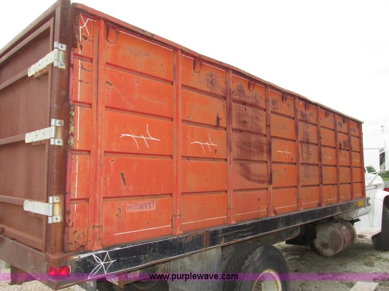 image for item F7432 1976 GMC C6500 dump truck