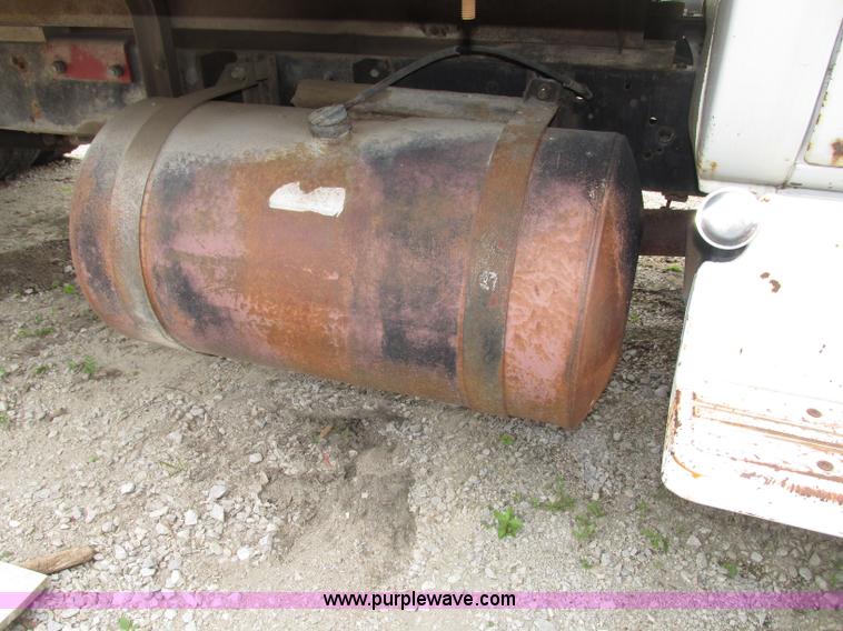 image for item F7432 1976 GMC C6500 dump truck