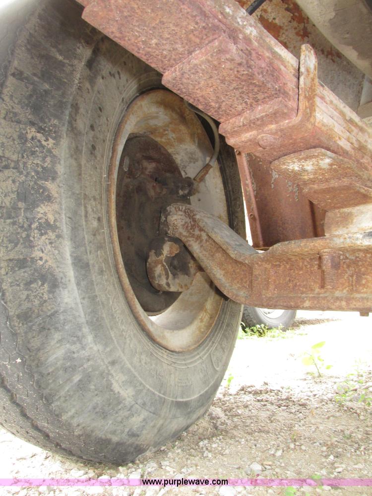 image for item F7432 1976 GMC C6500 dump truck