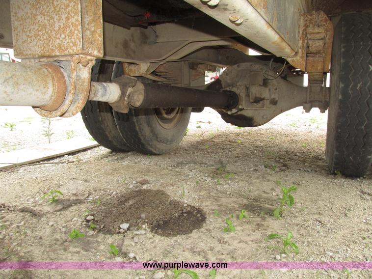 image for item F7432 1976 GMC C6500 dump truck