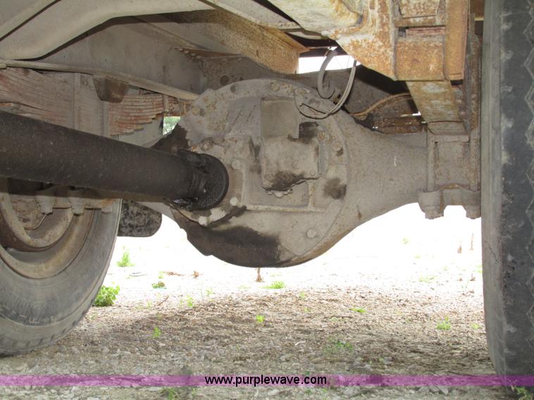 image for item F7432 1976 GMC C6500 dump truck