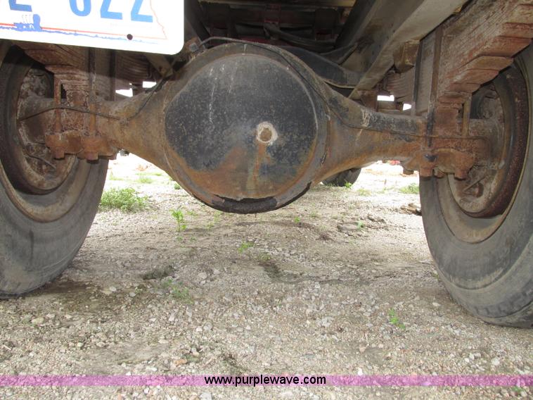 image for item F7432 1976 GMC C6500 dump truck