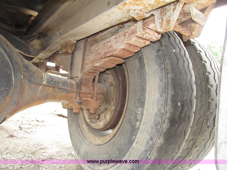 image for item F7432 1976 GMC C6500 dump truck