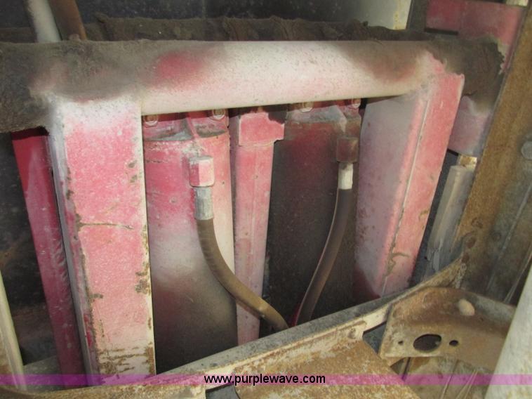 image for item F7432 1976 GMC C6500 dump truck