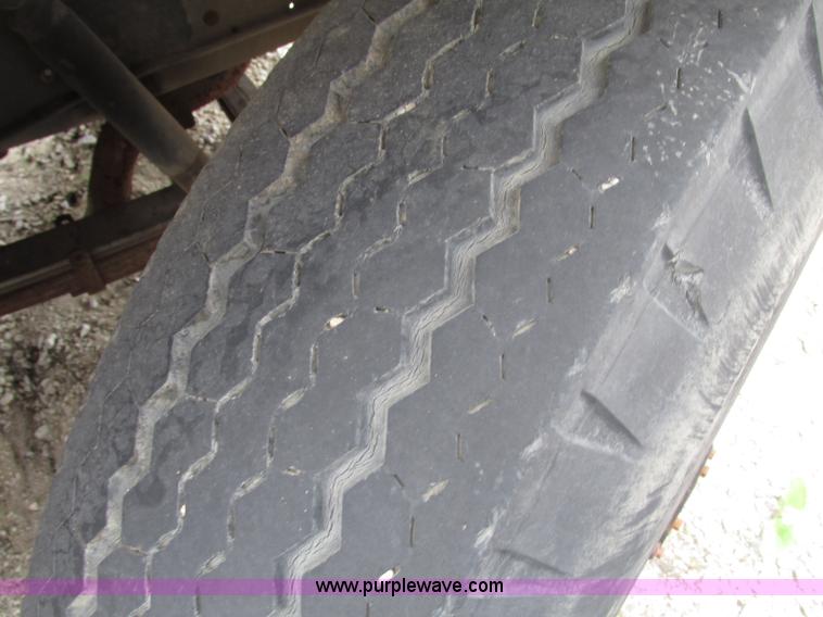 image for item F7432 1976 GMC C6500 dump truck