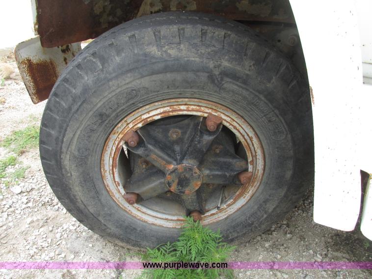 image for item F7432 1976 GMC C6500 dump truck