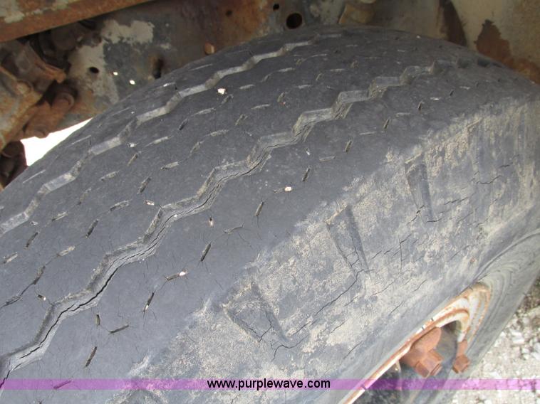 image for item F7432 1976 GMC C6500 dump truck