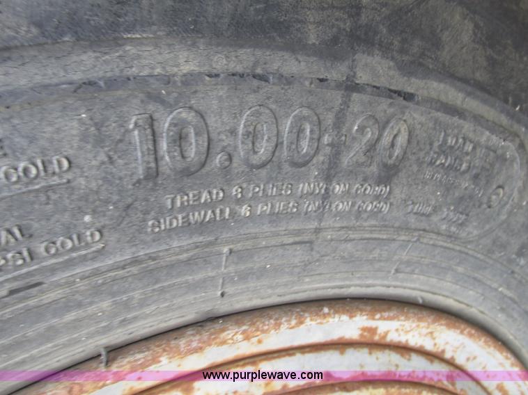 image for item F7432 1976 GMC C6500 dump truck