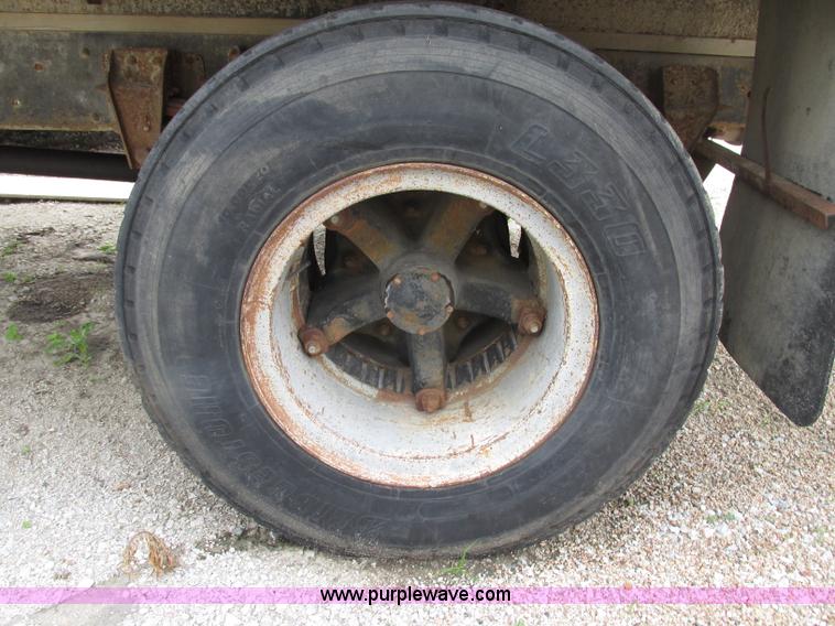 image for item F7432 1976 GMC C6500 dump truck