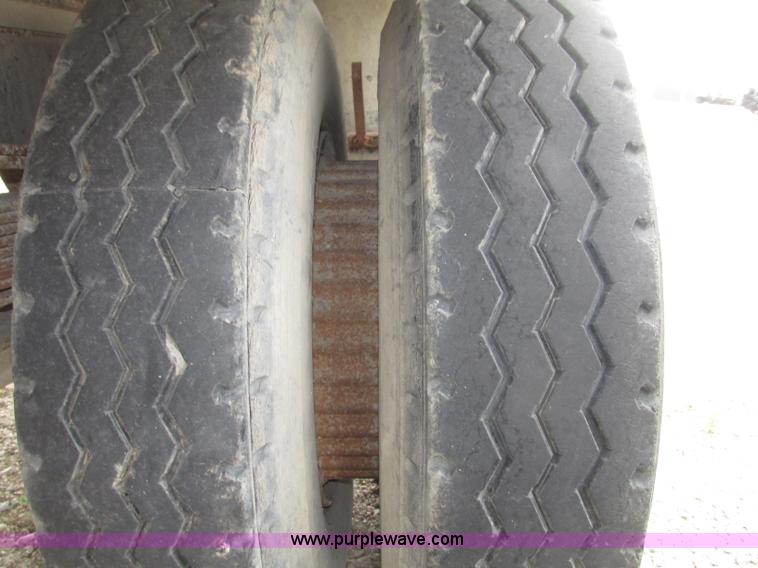 image for item F7432 1976 GMC C6500 dump truck