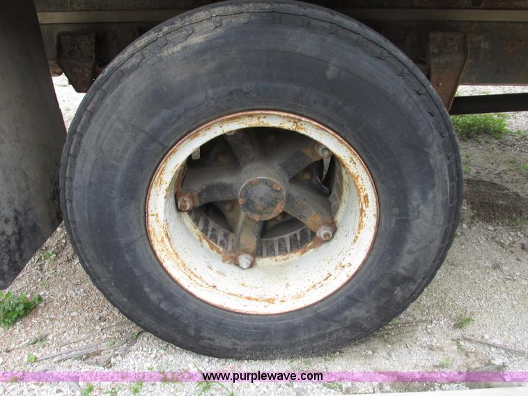 image for item F7432 1976 GMC C6500 dump truck