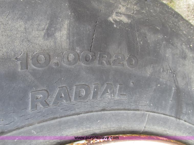 image for item F7432 1976 GMC C6500 dump truck