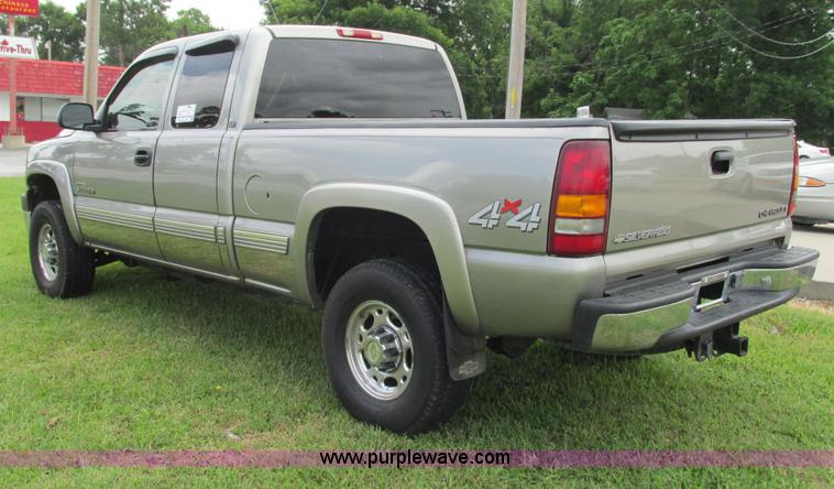 image for item G9276 2002 Chevrolet Silverado 2500HD Ext. Cab pickup truck