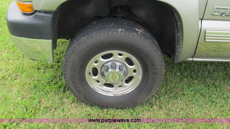 image for item G9276 2002 Chevrolet Silverado 2500HD Ext. Cab pickup truck