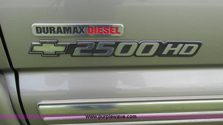 image for item G9276 2002 Chevrolet Silverado 2500HD Ext. Cab pickup truck