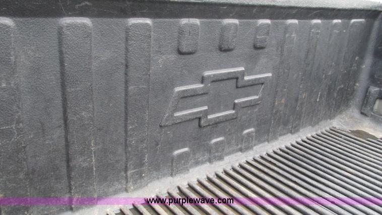 image for item G9276 2002 Chevrolet Silverado 2500HD Ext. Cab pickup truck