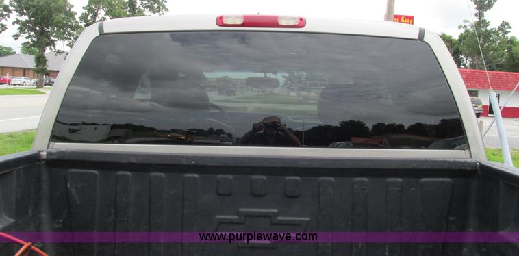 image for item G9276 2002 Chevrolet Silverado 2500HD Ext. Cab pickup truck