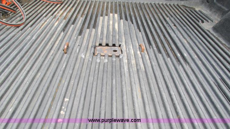 image for item G9276 2002 Chevrolet Silverado 2500HD Ext. Cab pickup truck