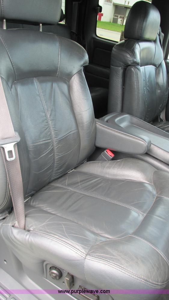 image for item G9276 2002 Chevrolet Silverado 2500HD Ext. Cab pickup truck