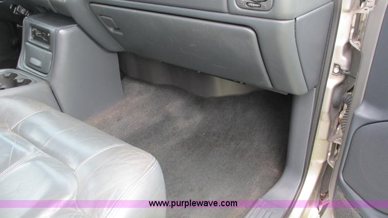 image for item G9276 2002 Chevrolet Silverado 2500HD Ext. Cab pickup truck