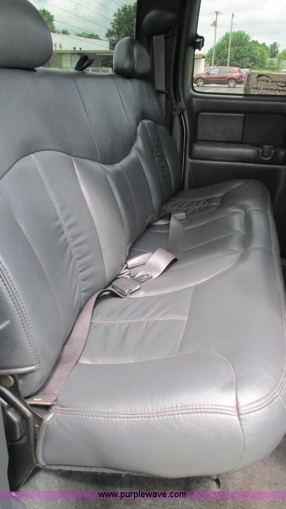 image for item G9276 2002 Chevrolet Silverado 2500HD Ext. Cab pickup truck