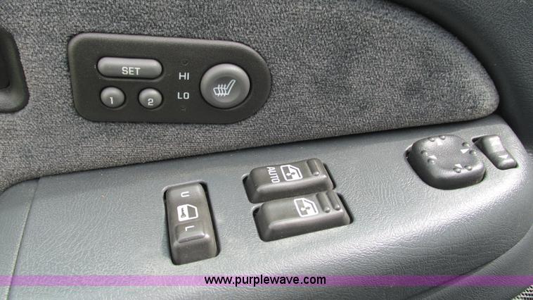 image for item G9276 2002 Chevrolet Silverado 2500HD Ext. Cab pickup truck