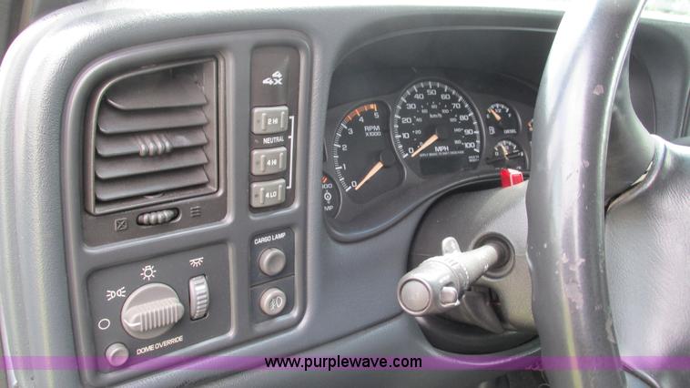 image for item G9276 2002 Chevrolet Silverado 2500HD Ext. Cab pickup truck