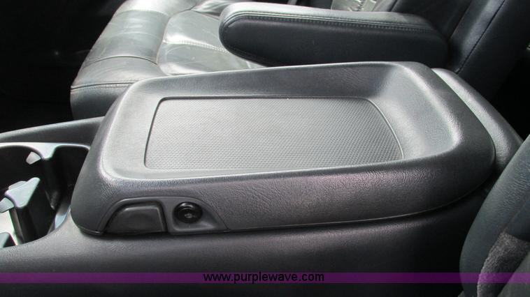 image for item G9276 2002 Chevrolet Silverado 2500HD Ext. Cab pickup truck