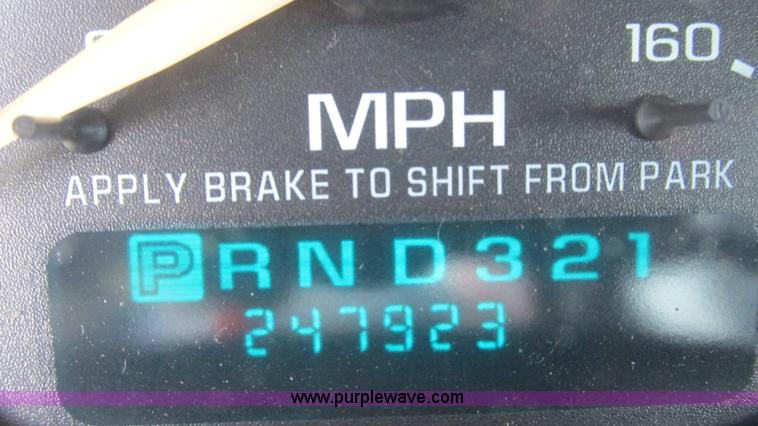 image for item G9276 2002 Chevrolet Silverado 2500HD Ext. Cab pickup truck